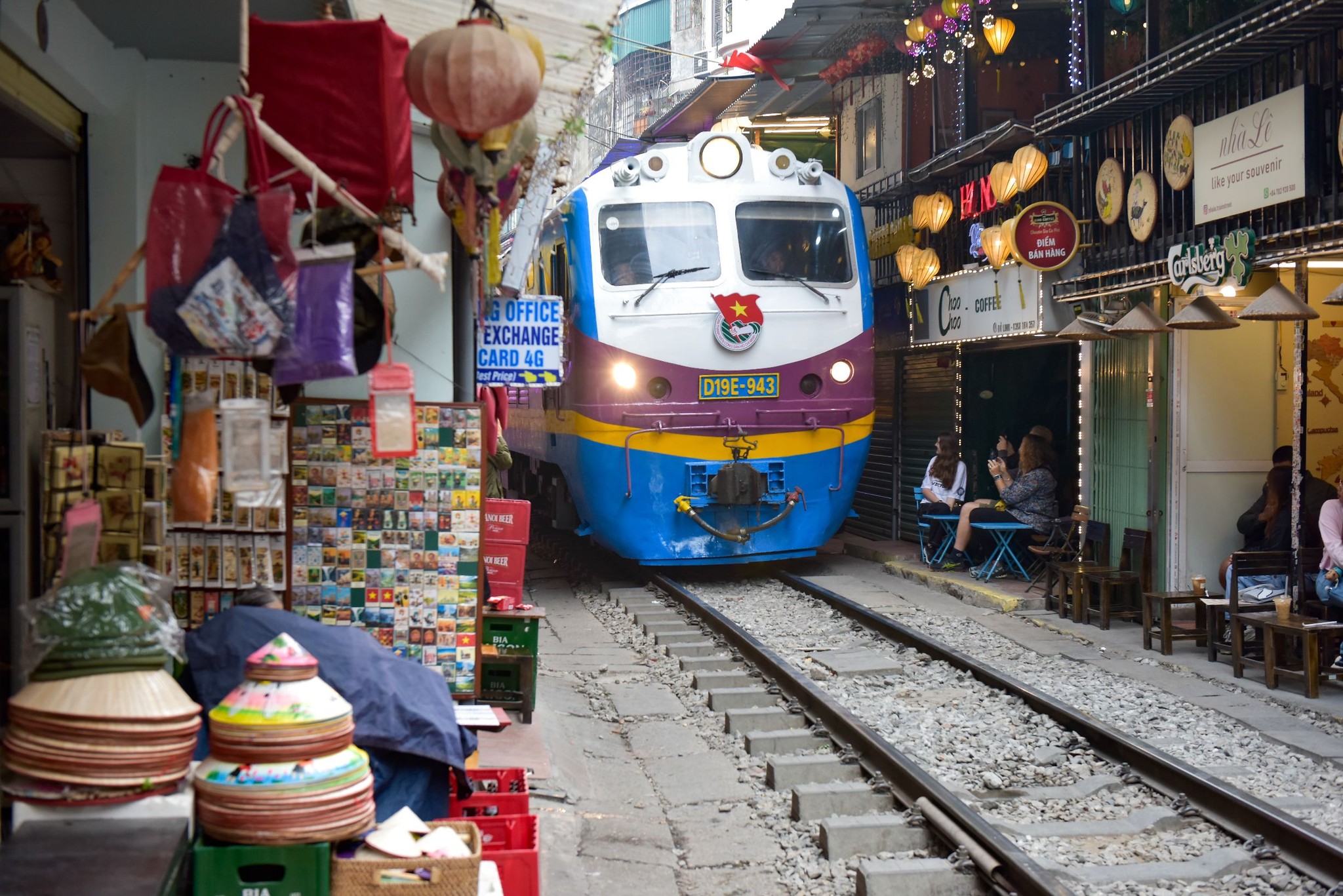 Vie animée et architecture traditionnelle du vieux quartier de Hanoi