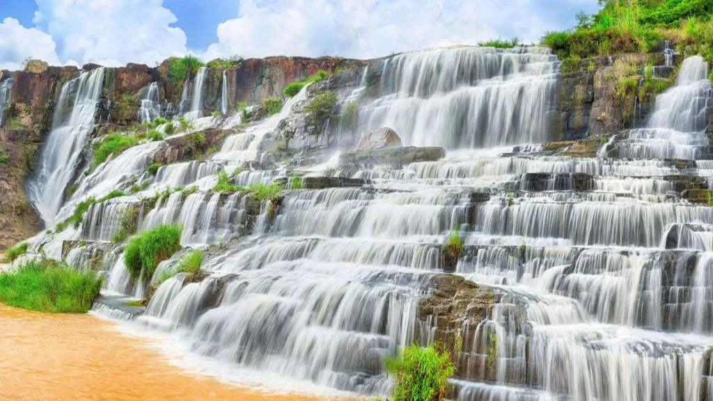 cascade Pongour