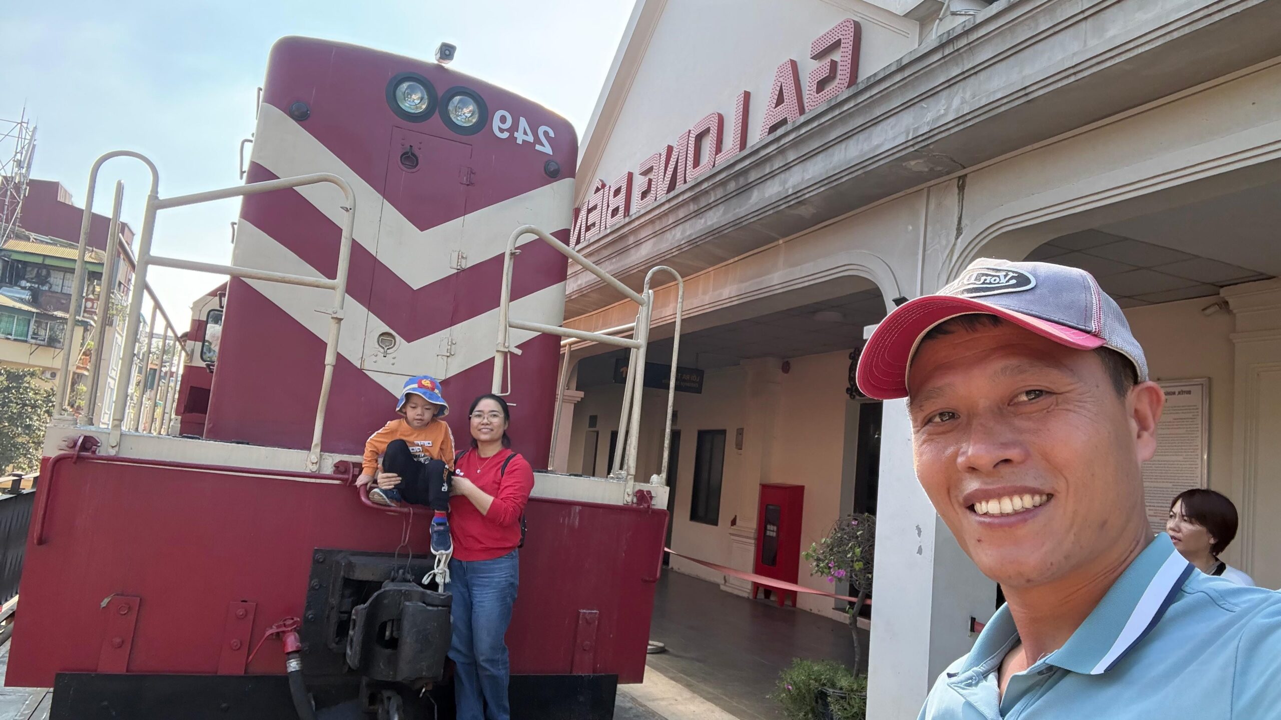 Arrêt à la station de Long Bien Arrêt à la station de Long Bien