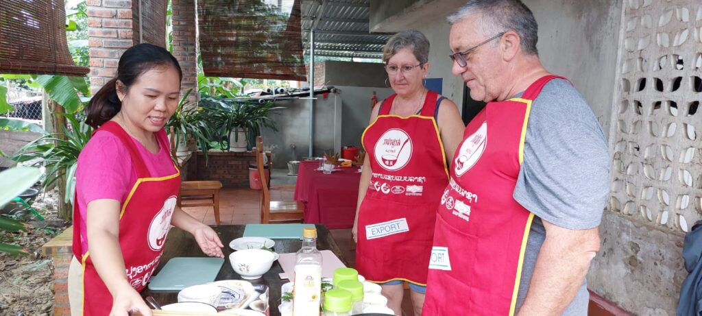 Cours de cuisine traditionnelle vietnamienne chez une famille locale