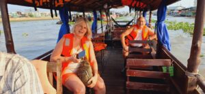 Scène animée du marché flottant de Cai Rang à Can Tho, commerce traditionnel sur le fleuve Mékong