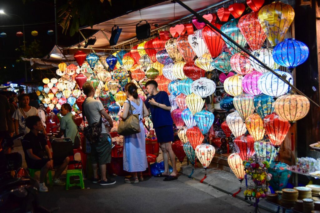 Vieille ville de Hoi An aux lanternes colorées, site classé au patrimoine mondial de l’UNESCO