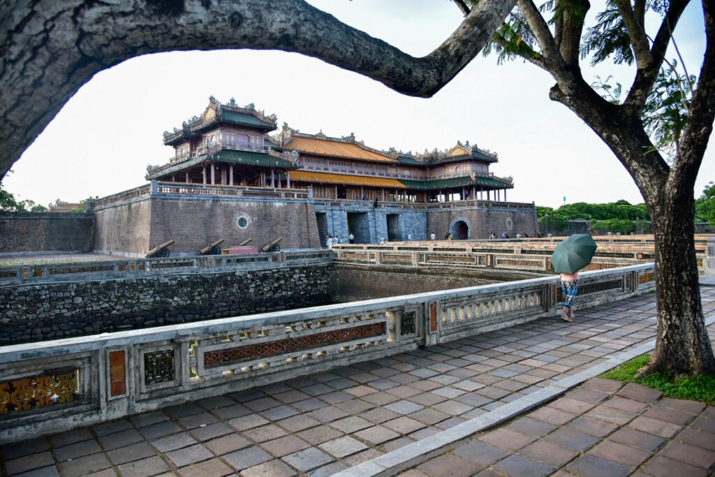 Vue panoramique de la Cité impériale de Hué avec son architecture royale vietnamienne