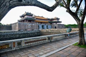 Vue panoramique de la Cité impériale de Hué avec son architecture royale vietnamienne