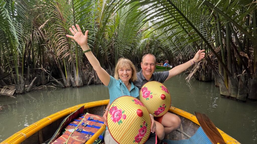 Excursion écologique en bateau panier dans la forêt de cocotiers de Bay Mau à Hoi An