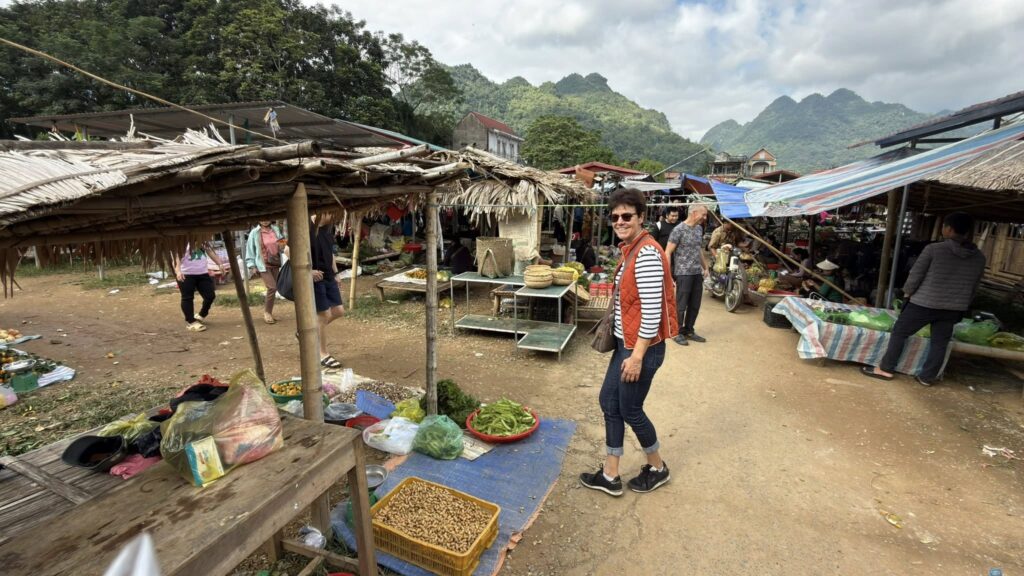 Marché hebdomadaire de Pho Doan, Réserve natioanele de Pu Luong