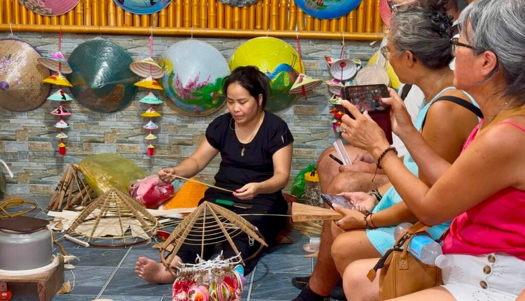Chapeau conique village de Chuong