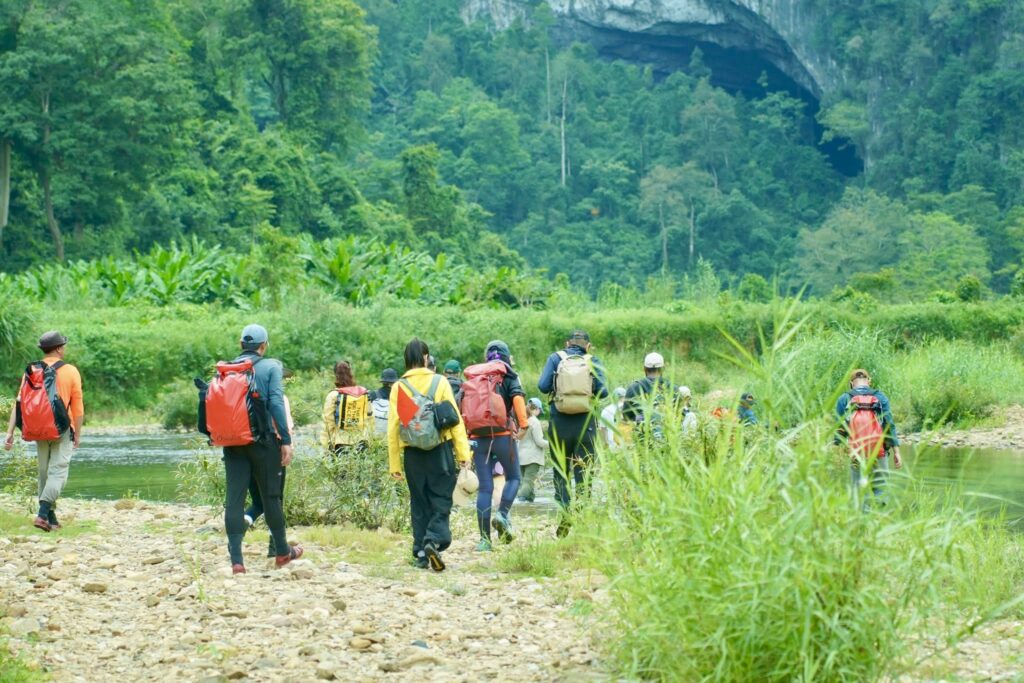 Trekking dans la nature sauvage de Quang Binh vers Hang Én