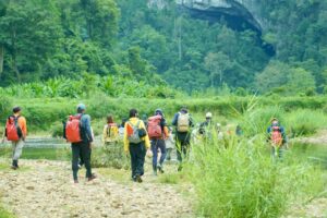 Trekking dans la nature sauvage de Quang Binh vers Hang Én