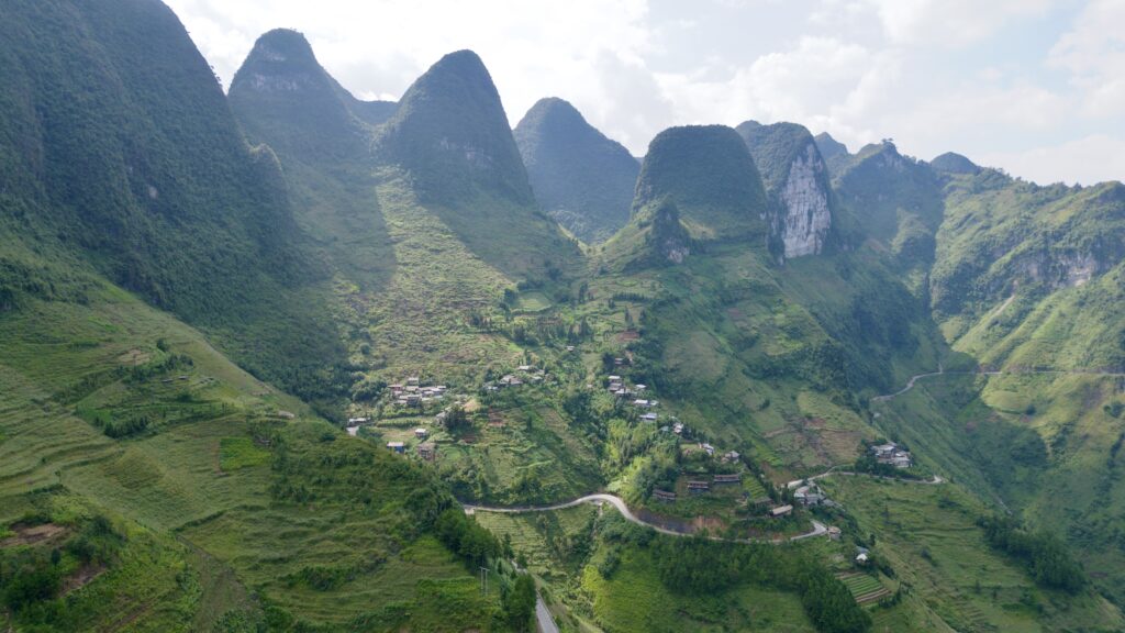 Route de montagne du col de Ma Pi Leng sur la boucle de Ha Giang