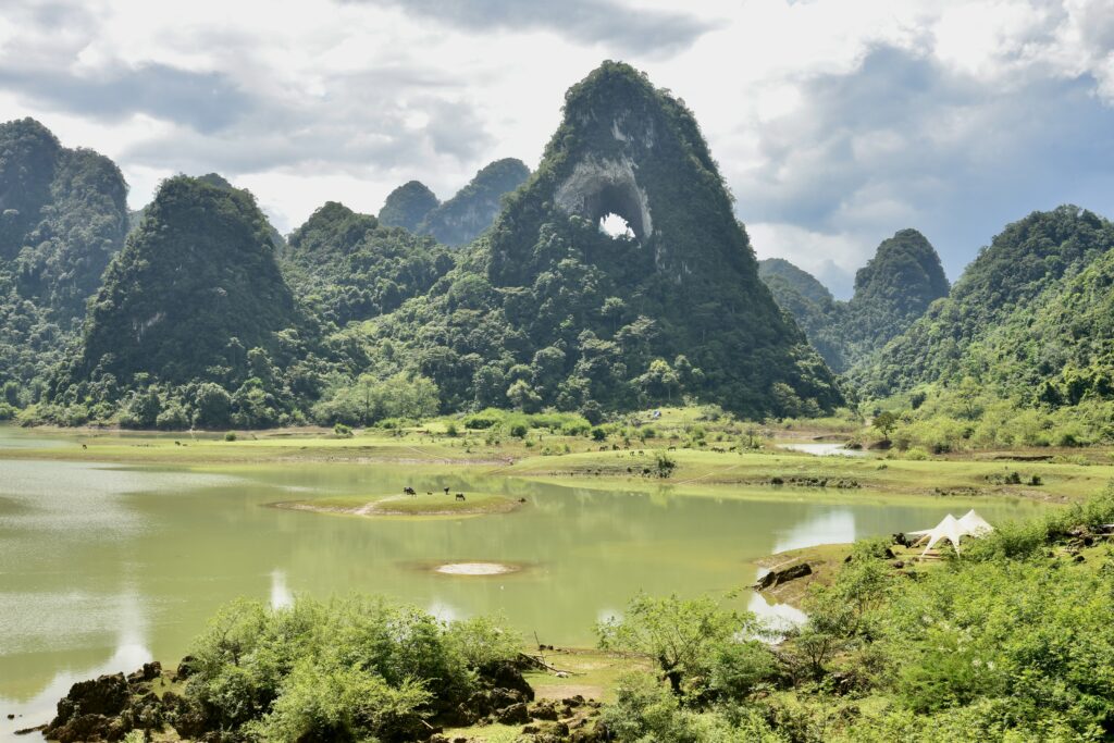 Montagne de l’Œil de Dieu à Cao Bang – paysage emblématique du Geoparc